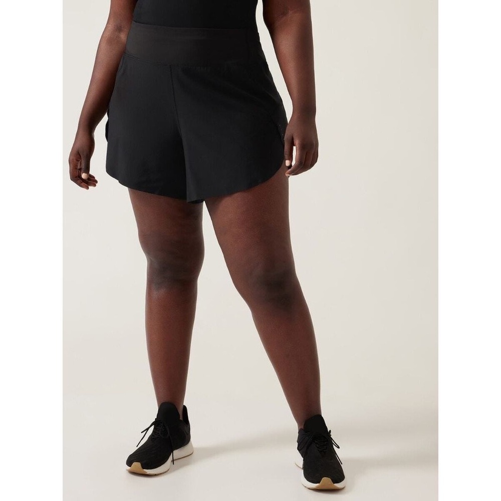 Athleta run with it 4.5” athletic black shorts